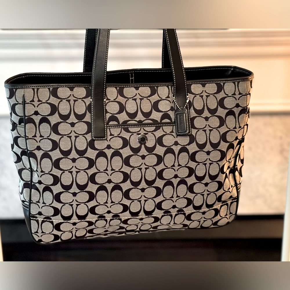 Coach black/gray signature fabric north south tote in Excellent condition